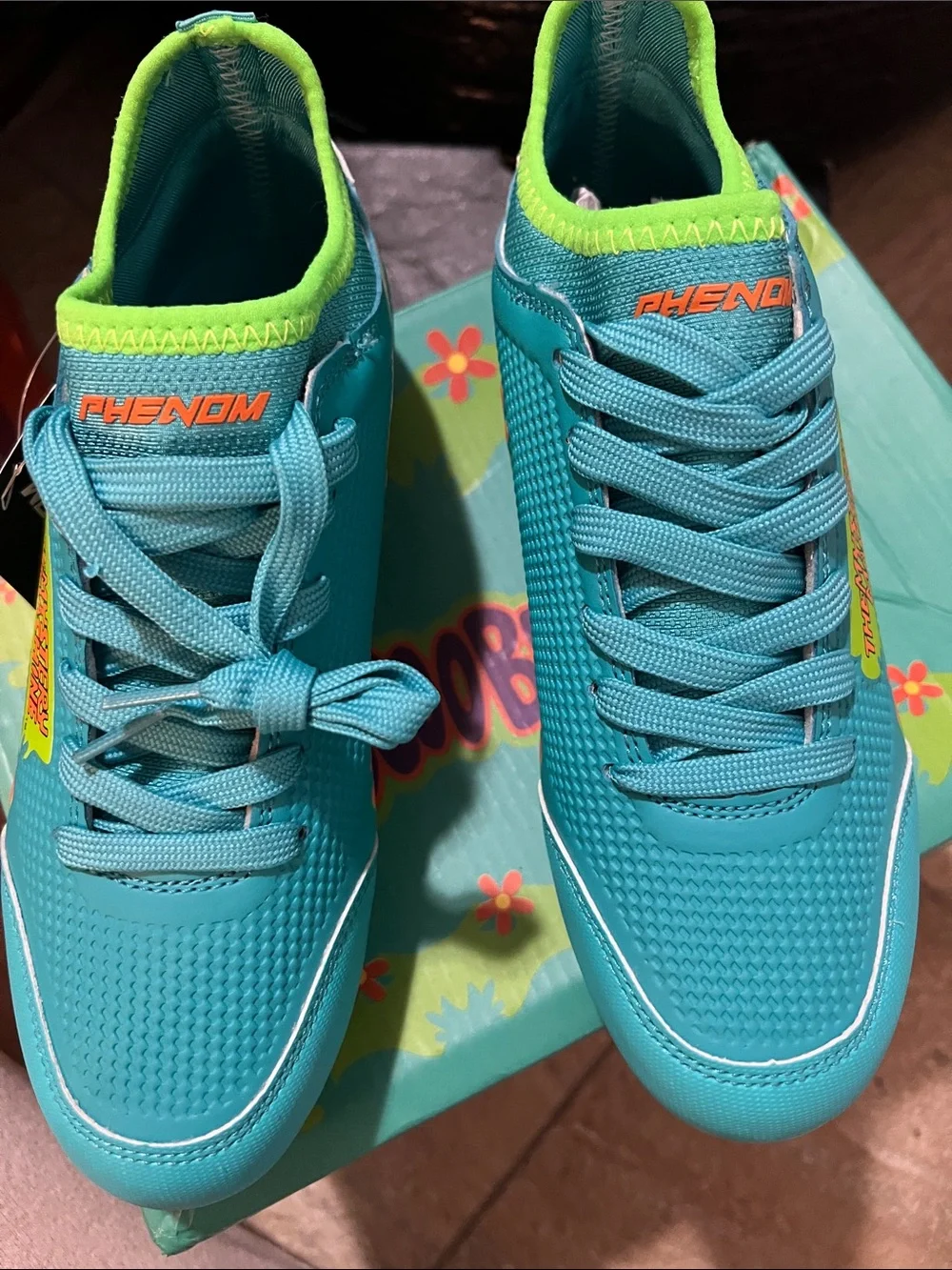 Kids' The Mystery Machine Soccer Cleats - Teal & Lime SCOOBY DOO!